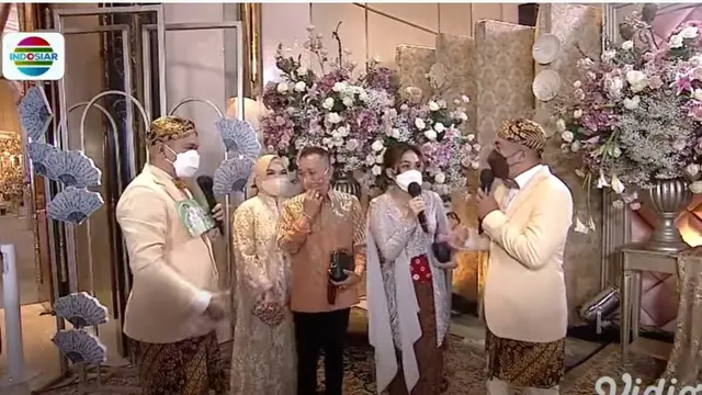 Indra Bekti dan Irfan Hakim sempat bertemu dengan Ayu Ting Ting, Umi Kalsum dan Ayah Rozak di pernikahan Rizky Billar dan Lesti Kejora (YouTube/ Indosiar)