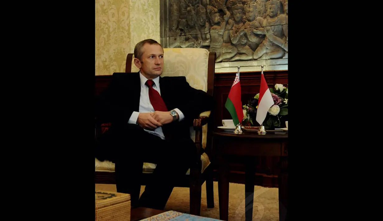 Dubes Republik Belarus, Vladimir Lopato-Zagorsky, saat mengunjungi Ketua DPD RI, Irman Gusman, di ruang Pimpinan DPD RI, Gedung Parlemen, Jakarta, Jumat (7/11/2014). (Liputan6.com/Andrian M Tunay)