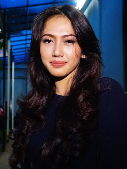 "Untuk depresi enggak, cuma kaya lebih murung ya pasti, mungkin papa shock ya karena orangnya yang pernah merasakan tahanan nggak ada kebebasan itu pasti syok," tambah Suci Patia. (Nurwahyunan/Bintang.com)