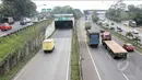 Sejumlah mobil melintas di Jagorawi, Jakarta, Kamis (14/5/2015). Tol Jagorawi terlihat lenggang saat libur Kenaikan Isa Almasih. (Liputan6.com/Helmi Afandi)