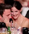 Ben Affleck dan Jennifer Gardner dikabarkan sudah berpisah sejak tahun lalu, namun keduanya kembali terlihat bersama di sebuah restoran di California. (AFP/Bintang.com)