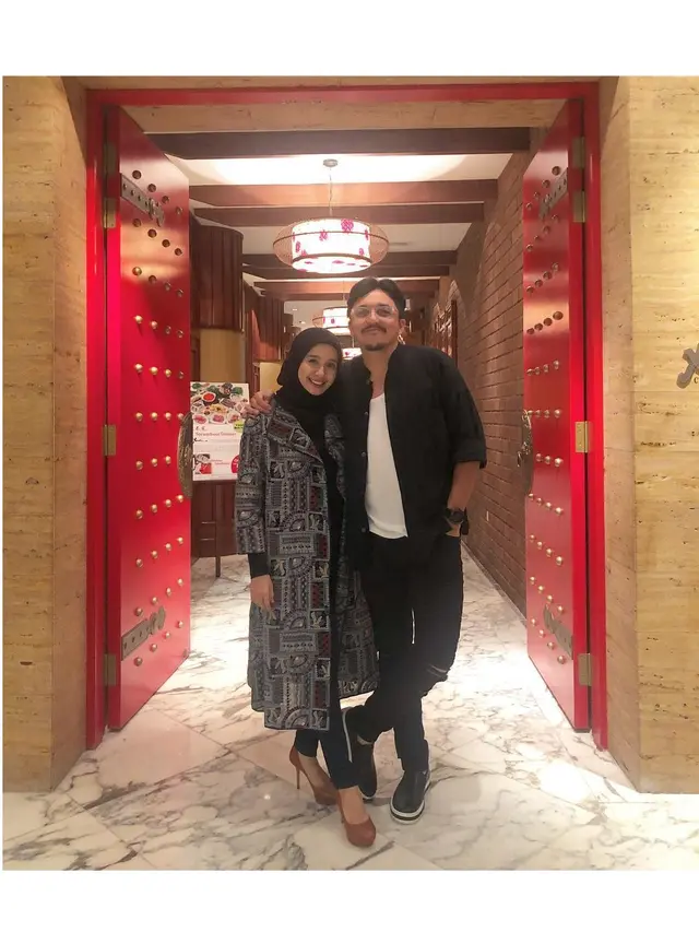 Unggah Foto Terakhir Bersama Suami, Ini 6 Momen Manis Laudya Cinthia Bella dengan Engku Emran