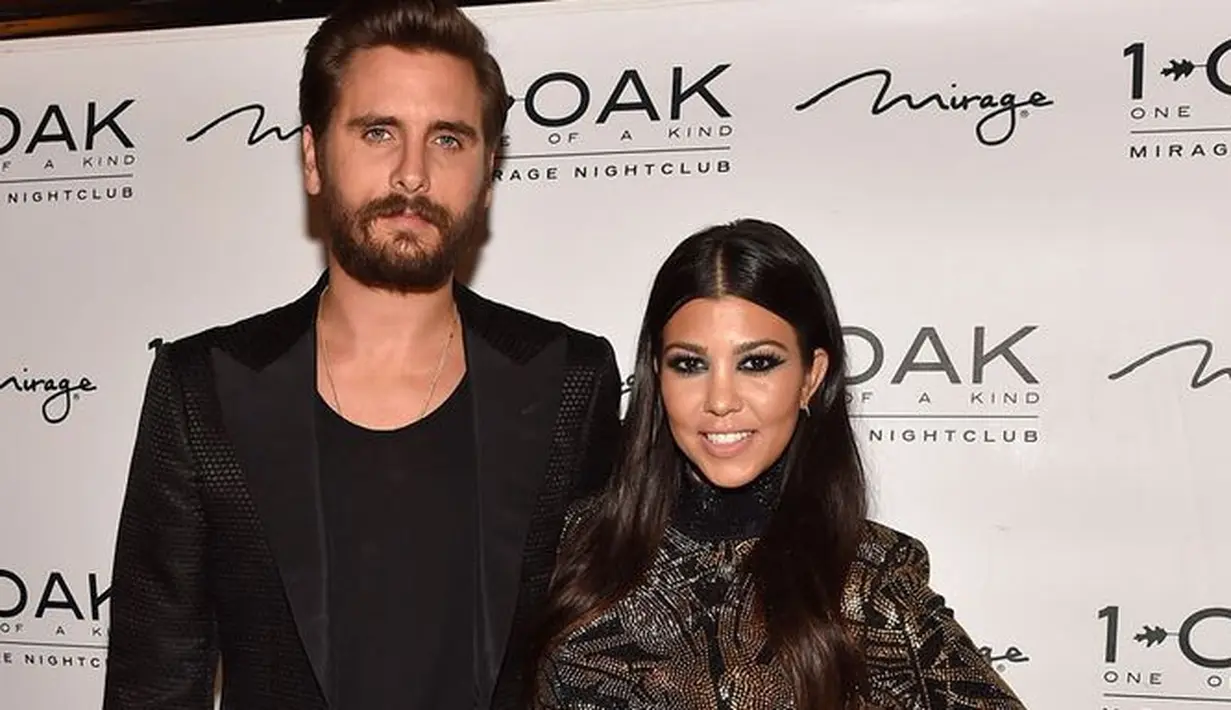Meski Kourtney dan Scott tak lagi bersama secara romantis, namun mereka tetap berteman demi anak-anak. (Getty Images/Cosmopolitan)