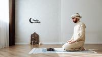Ilustrasi ibadah di bulan Ramadan. (Photo by Thirdman on Pexels)