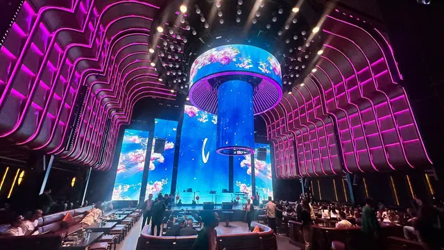 Suasana panggung dan venue di Crane Lounge Jakarta Utara. (Foto: Dok. Tim Crane Lounge)