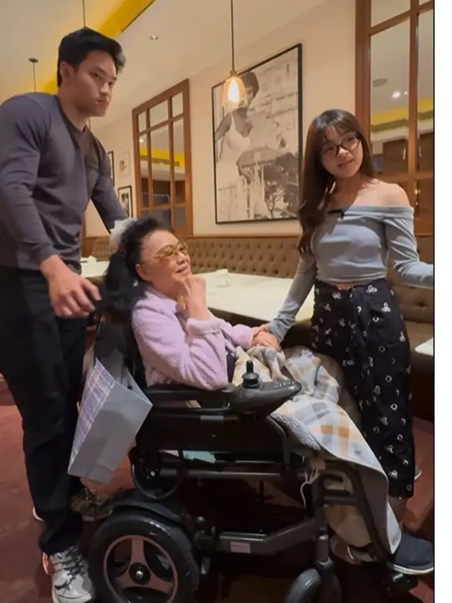 6 Potret Azka Ajak Eca Aura Bertemu Keluarga Deddy Corbuzier, Kenalkan ke Oma