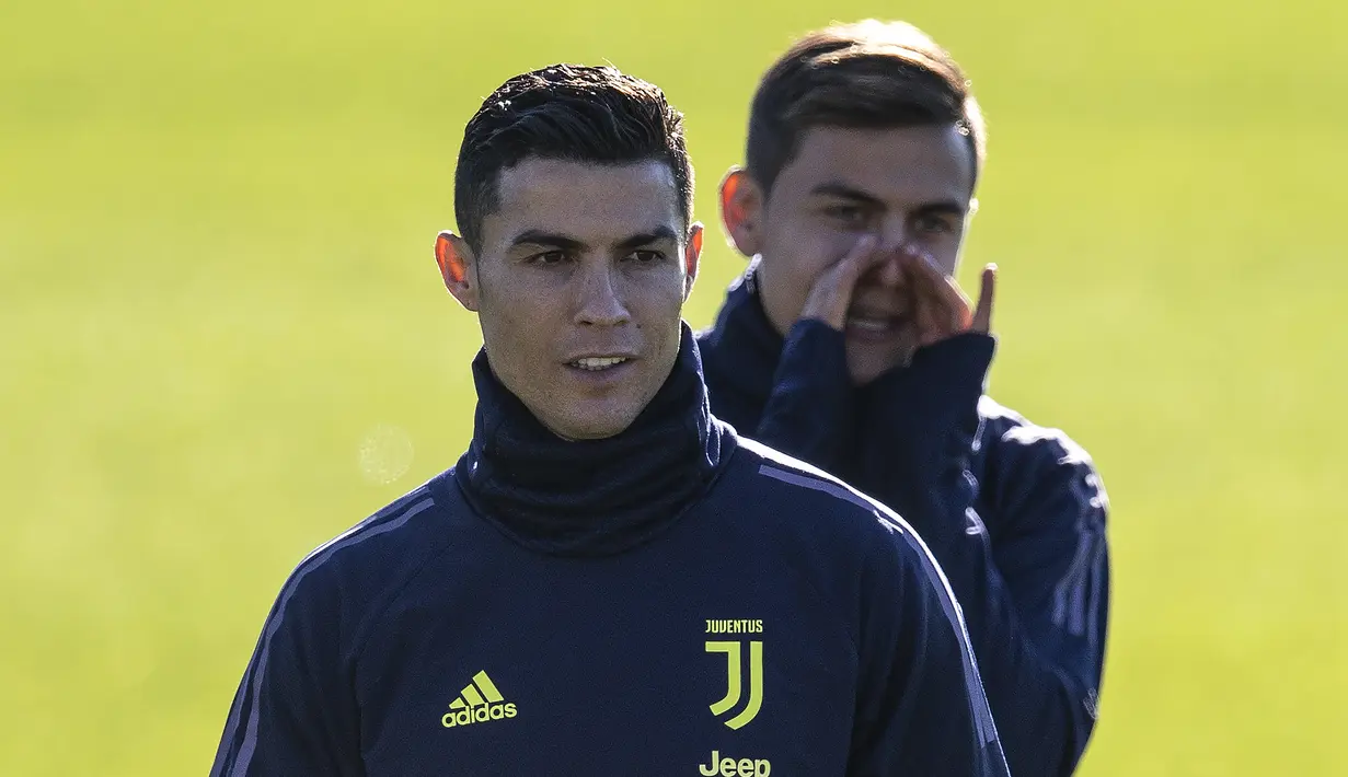 Ekspresi Ronaldo saat melakukan latihan jelang laga lanjutan grup H Liga Champions yang berlangsung di stadion Stade de Suisse, kamis (13/12). Juventus akan berhadapan dengan tuan rumah Young Boys. (AFP/Marco Bertorello)