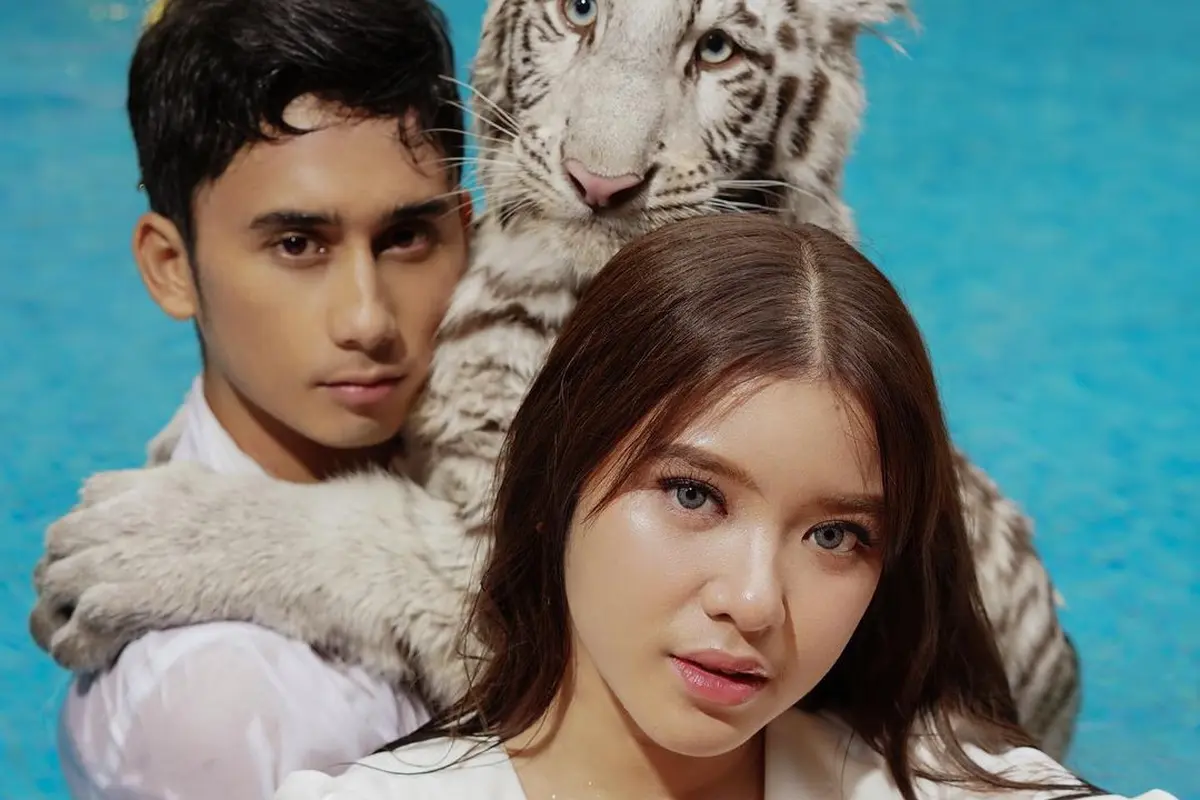 Potret Wet Look Tiara Andini dan Alshad Ahmad Bersama Harimau Selen