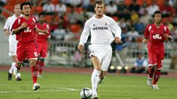 Petualangan Beckham di Real Madrid dimulai pada bursa transfer musim panas 2003. Saat itu, Becks ditebus Los Blancos dari Manchester United seharga 37,5 juta euro atau sekitar Rp602 miliar. (AFP/Saseed Khan)