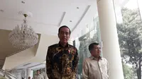 Presiden Joko Widodo (Jokowi) bertemu dengan Wakil Presiden Jusuf Kalla di kantor Wapres, Jalan Merdeka Utara, Kamis (9/8/2018). (Merdeka.com/Intan)