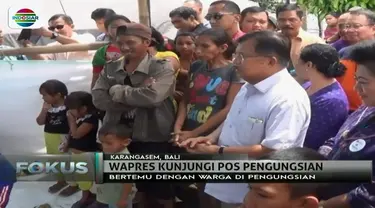 Jusuf Kalla habiskan akhir tahun dengan berkunjung ke Bali dan menemui para pengungsi Gunung Agung.