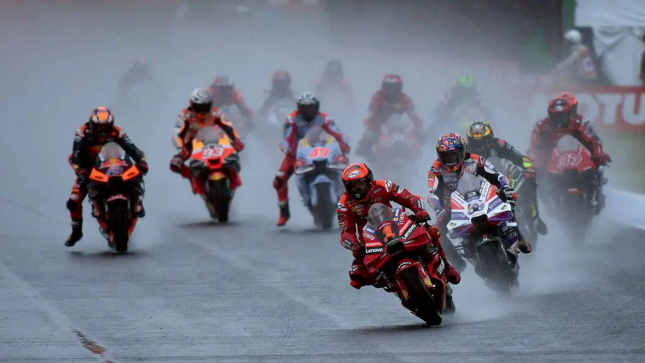 Foto: Diwarnai Hujan Deras dan Berakhir Red Flag, Jorge Martin Dinyatakan Juara MotoGP Jepang 2023