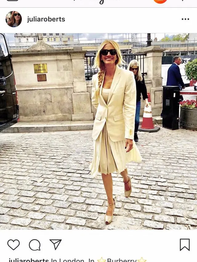Tampak muda dan cantik, Julia Roberts kunjungi London dalam Burberry