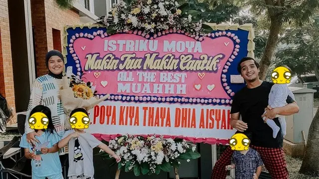 7 Potret Mesra Ricky Harun dan Herfiza, Beri Karangan Bunga saat Istri Ultah
