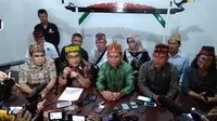 Tim 9 adalah tindak lanjut dari Gubernur Kalteng Sugianto Sabran yang menyatakan akan membantu Yansen Binti dalam kasus pembakaran sekolah. (Liputan6.com/Rajana K)