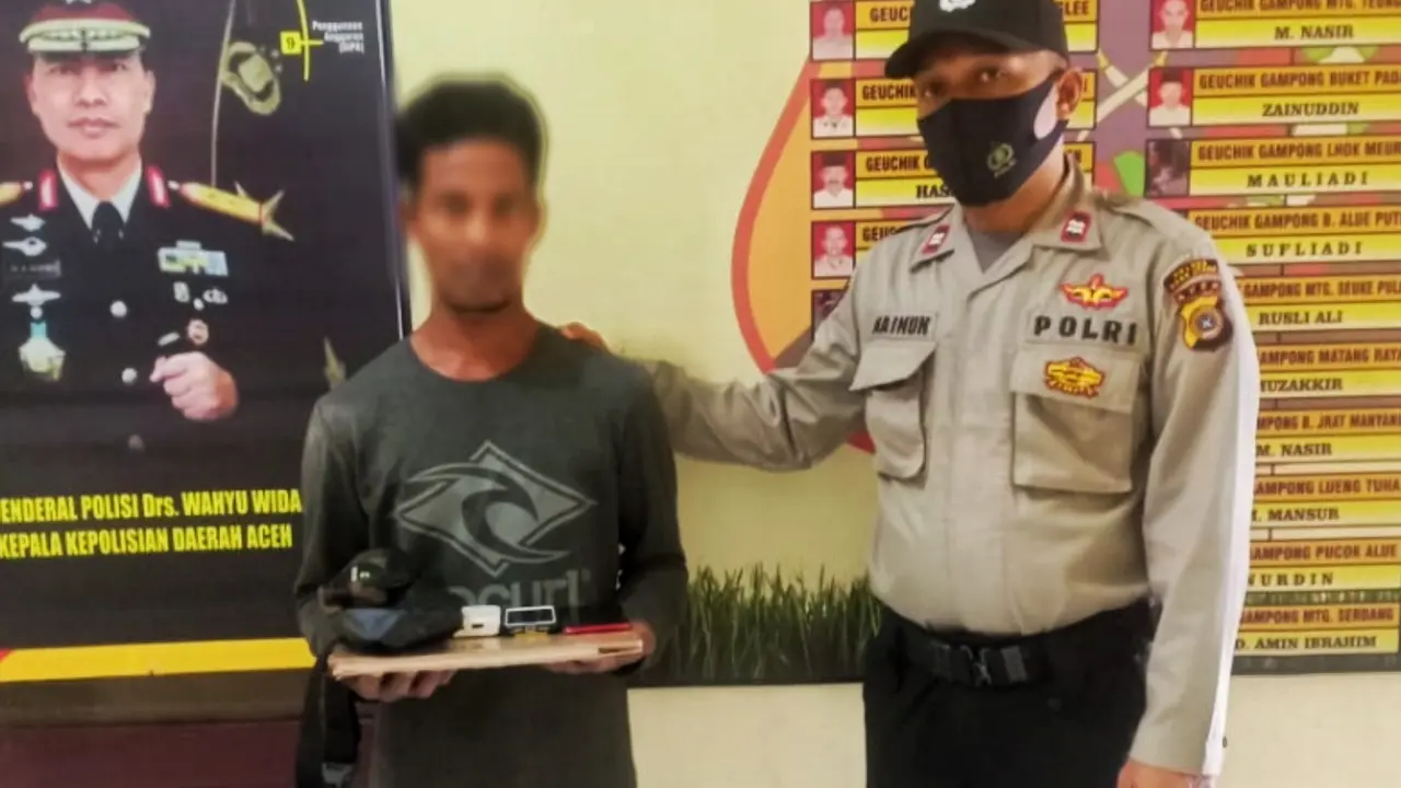Zul, tukang gorengan tahu yang tertangkap kamera CCTV sedang mencuri di salah satu depot air minum (Liputan6.com/Ist)