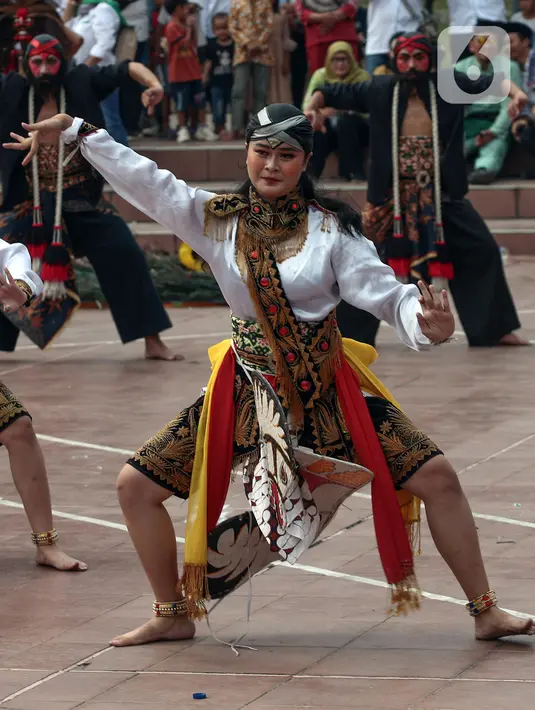 Setelah parade, acara dilanjutkan dengan pelaksanaan upacara peringatan Hari Kesaktian Pancasila. (merdeka.com/Arie Basuki)
