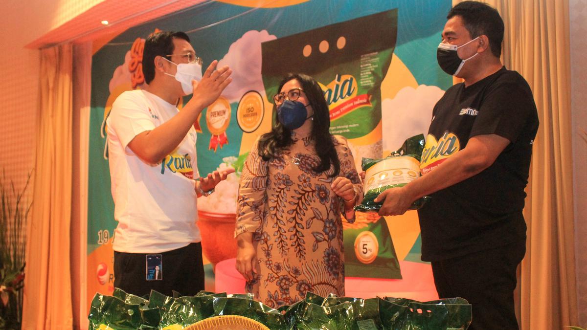 BUMN Klaster Pangan Luncurkan Beras Premium Rania, Dibandrol Rp 12.800 ...