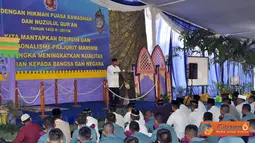 Komandan Korps Marinir Mayjen TNI (Mar) M. Alfan Baharudin buka puasa bersama prajurit Marinir Wilayah Timur dan 60 anak yatim piatu Panti Asuhan Annur Bangkingan Wiyung.