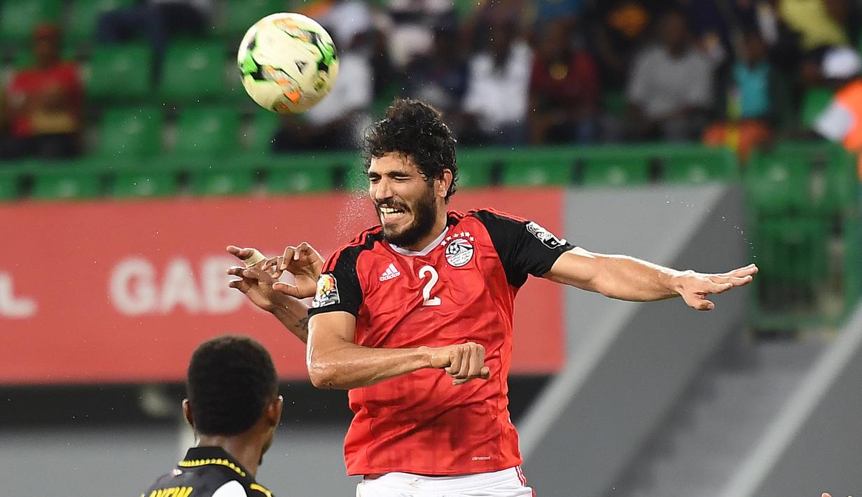 Bek Mesir, Ali Gabr (kanan) menjadi salah satu pemain yang masuk dalam daftar timnas Mesir untuk Piala Duania 2018. Ali Gabr dipinjamkan klub Mesir, Zamalek ke West Bromwich Albion pada 2018. (AFP/Justin Tallis)