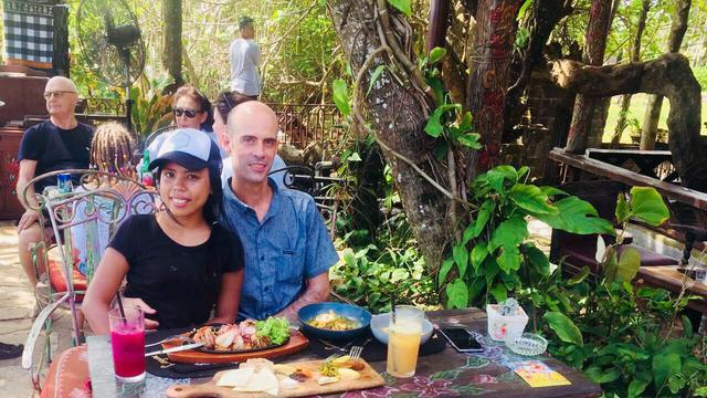 Cinta Pria Barcelona ke Gadis Kendari, dari Balutan Perban ...