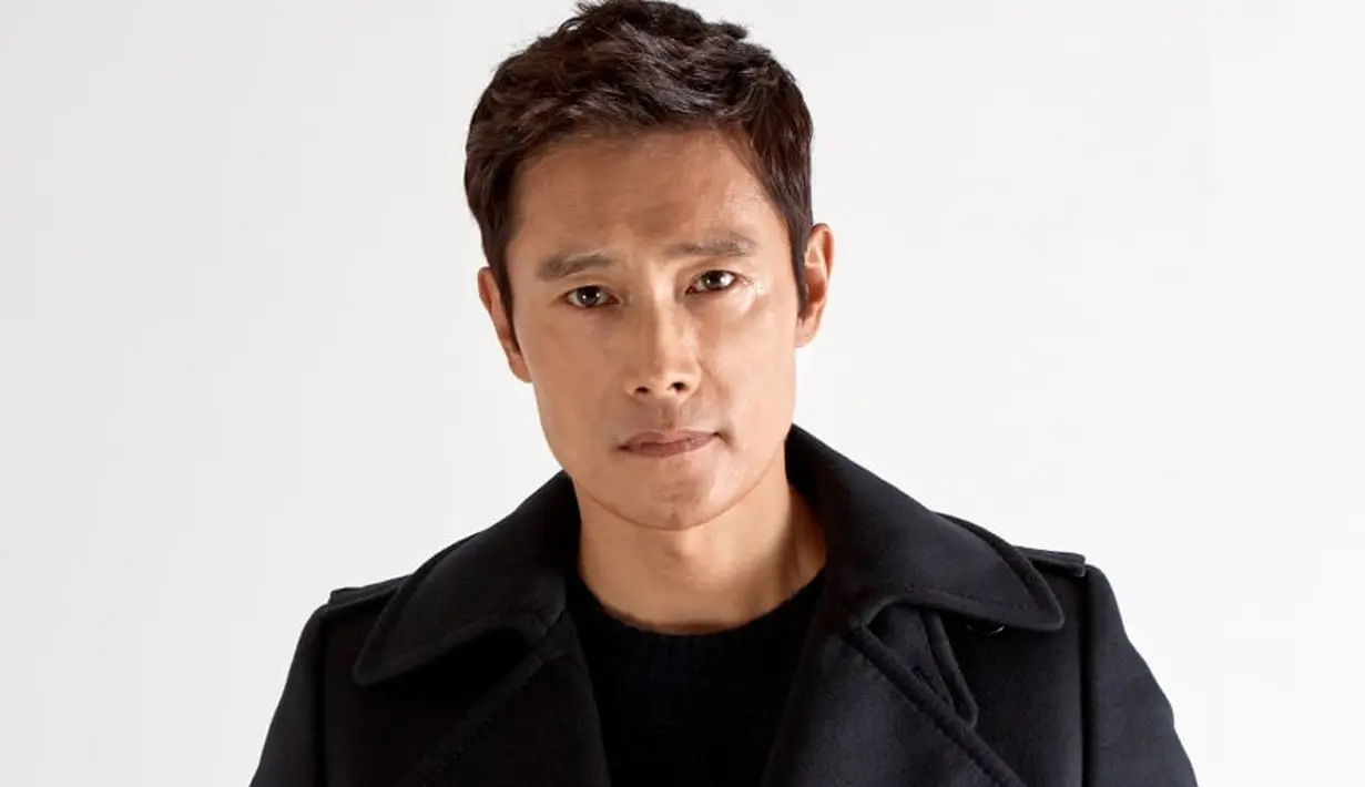 Kabarnya setiap episodenya, aktor kelahiran 12 Juli 1970 ini dibayar Rp 1,9 miliar. Padahal drama ini terdiri dari 24 episode, jadi Lee Byung Hun akan mendapatkan uang sebesar Rp 46 miliar. (Foto: soompi.com)
