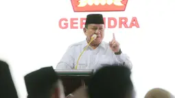 Ketua Umum Partai Gerindra, Prabowo Subianto memberikan arahan saat perayaan HUT ke-15 Partai Gerindra, di Kantor DPP Partai Gerindra, Jakarta, Senin (6/2/2023). HUT ke-15 Partai Gerindra merupakan momen berharga karena dilaksanakan sebelum Pemilu 2024 dan juga untuk melakukan konsolidasi internal untuk semakin memperkuat kekuatan partai. (Liputan6.com/Faizal Fanani)