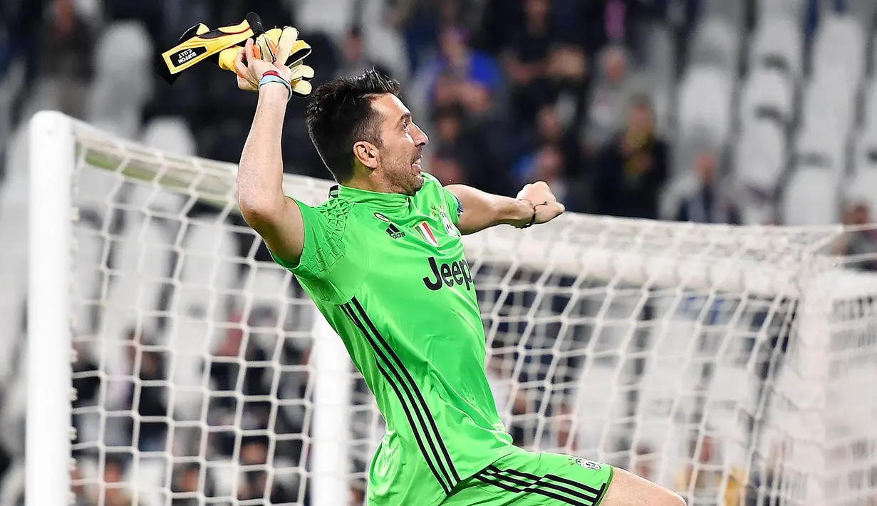 Ekspresi kiper Juventus, Gianluigi Buffon, saat melakukan selebrasi kemenangan usai timnya mengalahkan AS Monaco dalam laga semifinal Liga Champions. Juventus menang agregat 4-1 atas AS Monaco. (EPA/Alessandro Di Marco)