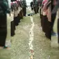 Heboh Pramuka makan di atas tanah dan rumput (Liputan6.com/Pramita)