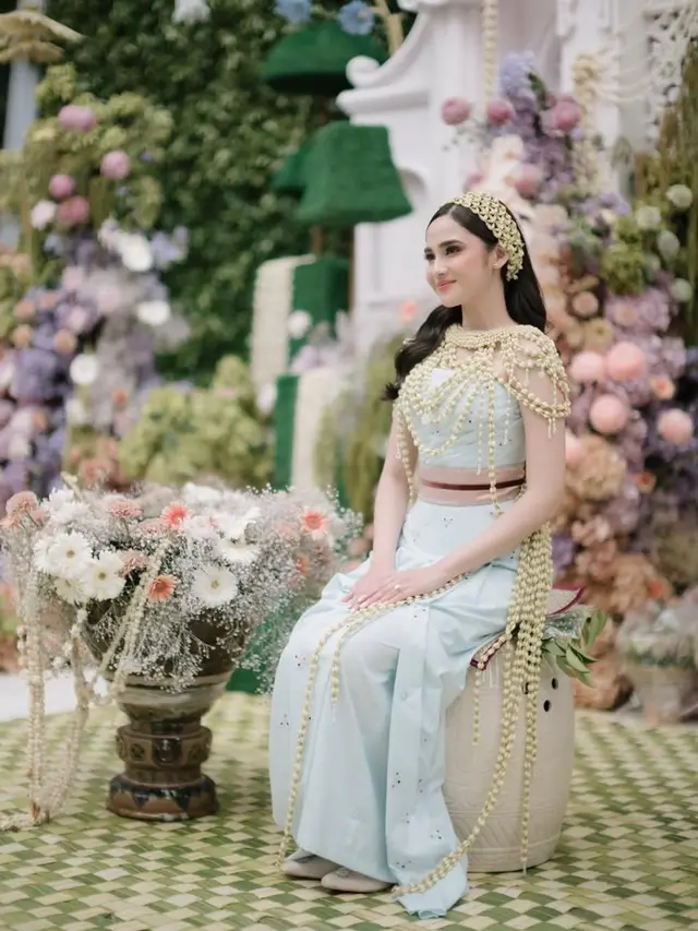 Ronce Melati Naik Level! Gaya Siraman Syifa Hadju Bak Putri Bridgerton, Perpaduan Jawa & Regency yang Memikat