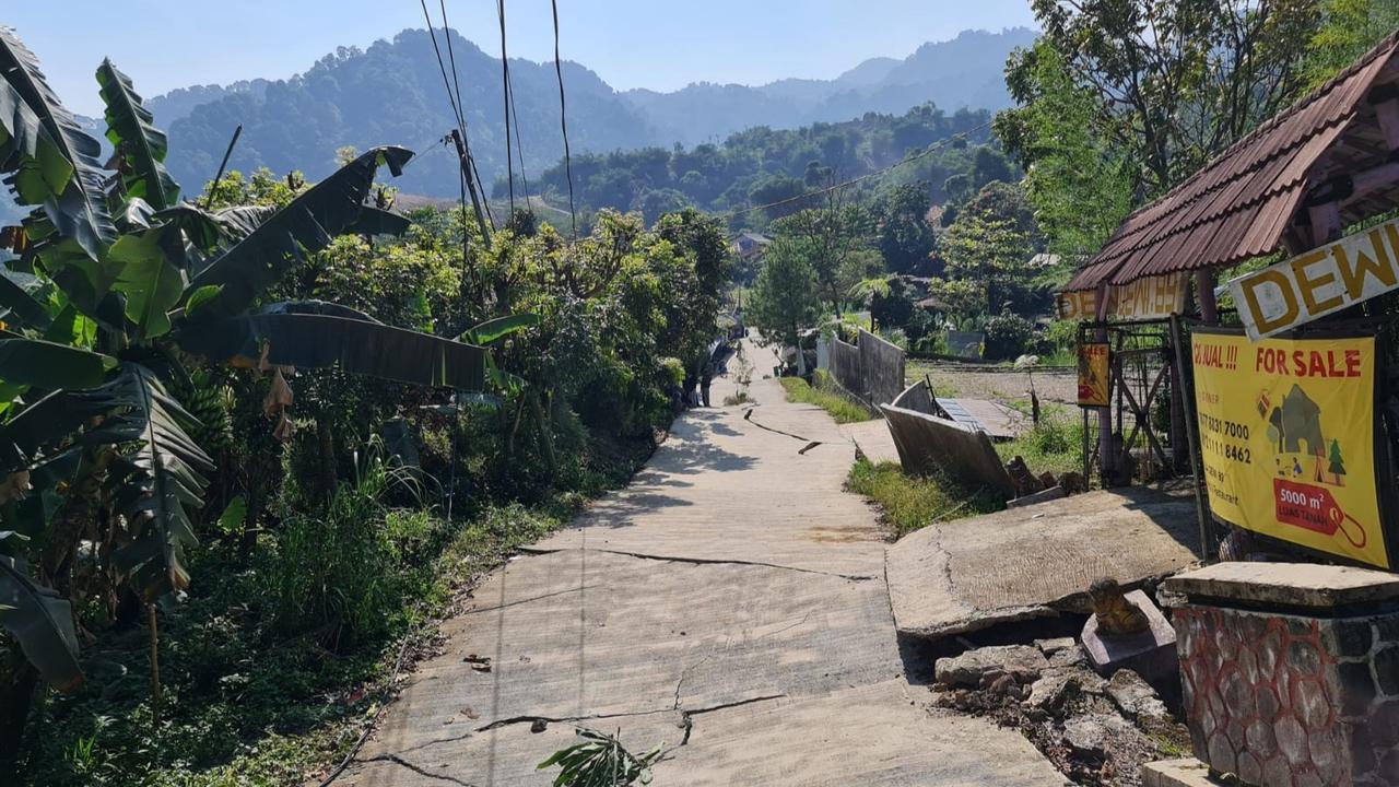 Bencana pergerakan tanah di Desa Bojong Koneng, Kecamatan Babakan Madang, Kabupaten Bogor