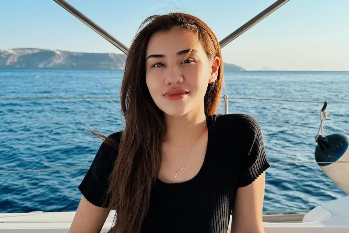 Pesona Aaliyah Massaid Pakai Dress Selama Honeymoon di Eropa, Bisa Jadi Inspirasi Outfit Liburan yang Feminin