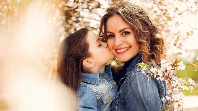 ibu dan anak perempuan