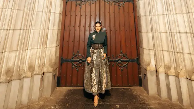 Berbalut Beskap, Suara Merdu Citra Scholastika Bikin Suasana Magis Misa Malam Natal di Gereja Katedral Jakarta