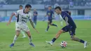 Lincahnya pergerakkan Rayco Rodriguez menjadi buruk bagi barisan pertahanan Persik Kediri di BRI Super League di Stadion Indomilk Arena, Minggu (21/12/2025). (Bola.com/M Iqbal Ichsan)