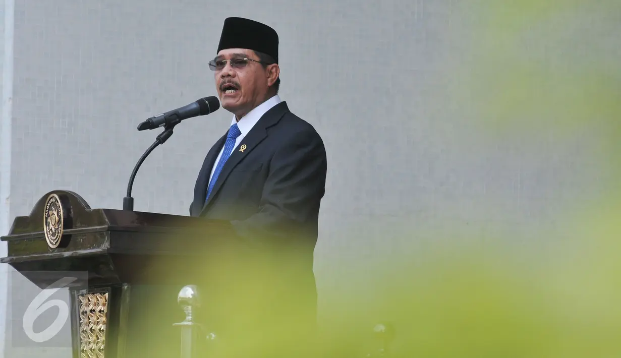 Ketua Mahkamah Agung Hatta Ali memberi kata sambutan saat upacara peringatan HUT Mahkamah Agung ke-70 bertema ‘Meningkatkan Kepercayaan Publik Melalui Independensi Lembaga Peradilan’ di Jakarta, Rabu (19/8/2015). (Liputan6.com/Herman Zakharia)