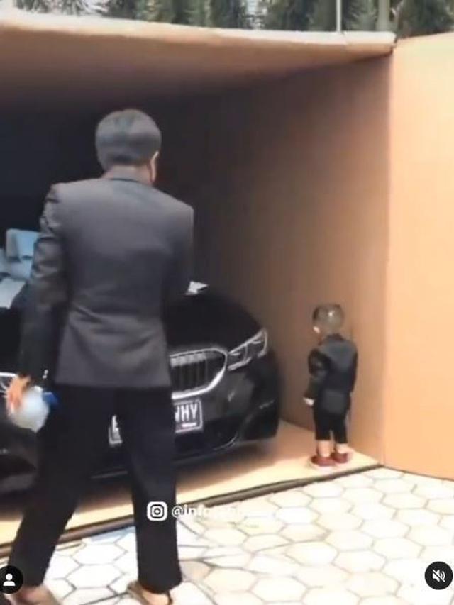 Viral Pengusaha Beri Kado Mobil Anaknya yang Masih Balita, Ini 6 Potretnya