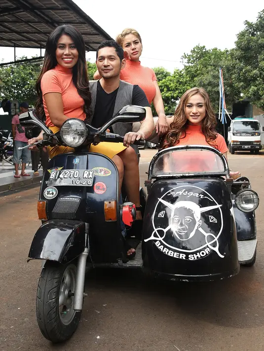 Ditambahkan oleh sutradara, kisah Evan Sanders yang memilih Evi Masamba sebagai kekasih merupakan nilai moral yang ditawarkan dalam serial ini. (Bambang E. Ros/Bintang.com)