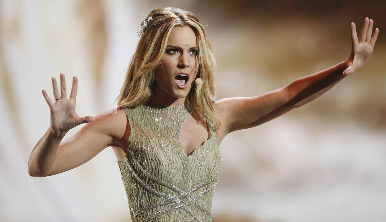 Penyanyi cantik asal Spanyol, Edurne Garcia Almagro, merupakan WAG's (Wife and Girlfriend) dari kiper Manchester United, David De Gea. (AFP/Dieter Nagl)  