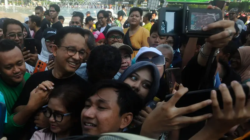 Bacagub Jakarta Anies Baswedan Berolahraga Sambil Menyapa Warga Saat Hari Bebas Kendaraan Bermotor