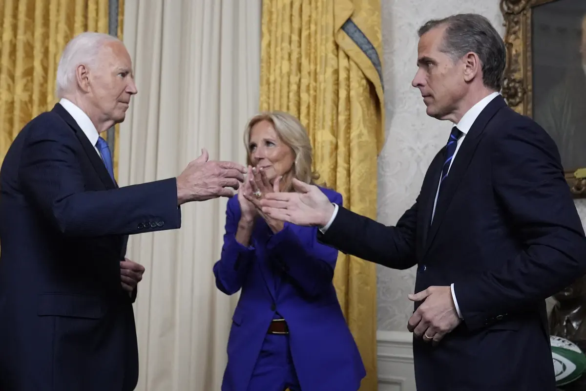 Keluarga Joe Biden Kelilingi Pidato Sang Presiden AS