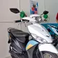 Mekanik melakukan pengecekan akhir komponen listrik sebuah sepeda motor konvensional atau motor berbahan bakar bensin menjadi motor listrik di SporaEV Bintaro, Tangerang Selatan, Banten, Kamis (9/3/2023). Selain memberikan subsidi sebesar Rp 7 juta untuk pembelian sepeda motor listrik baru, pemerintah juga memberikan subsidi sama bagi masyarakat yang mengonversi sepeda motor konvensionalnya menjadi motor listrik. (Liputan6.com/Angga Yuniar)