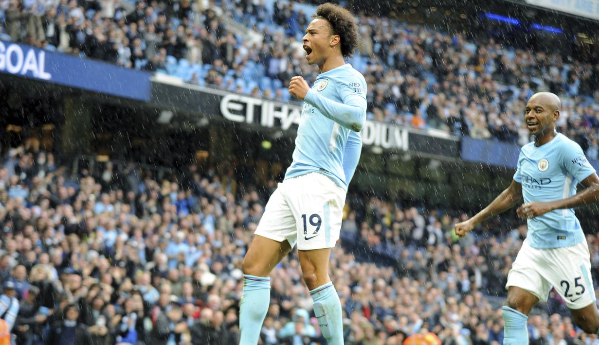 Leroy Sane ikut menyumbangkan dua gol untuk Manchester City saat melawan Liverpool di Etihad Stadium, Manchester, (9/9/2017). City menang 5-0. (AP/Rui Vieira)