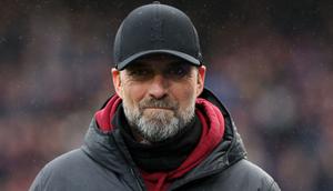 Pelatih Liverpool, Jurgen Klopp yang telah menyatakan akan meninggalkan Liverpool pada akhir musim 2023/2024 tercatat menjadi pelatih aktif dengan masa kerja terlama menangani sebuah klub di Premier League. Musim ini menjadi musim ke-9 ia membesut Liverpool sejak menandatangani kontrak pada awal musim 2015/2016 menggantikan Brendan Rodgers setelah sebelumnya menangani Borussia Dortmund. (AFP/Adrian Dennis)