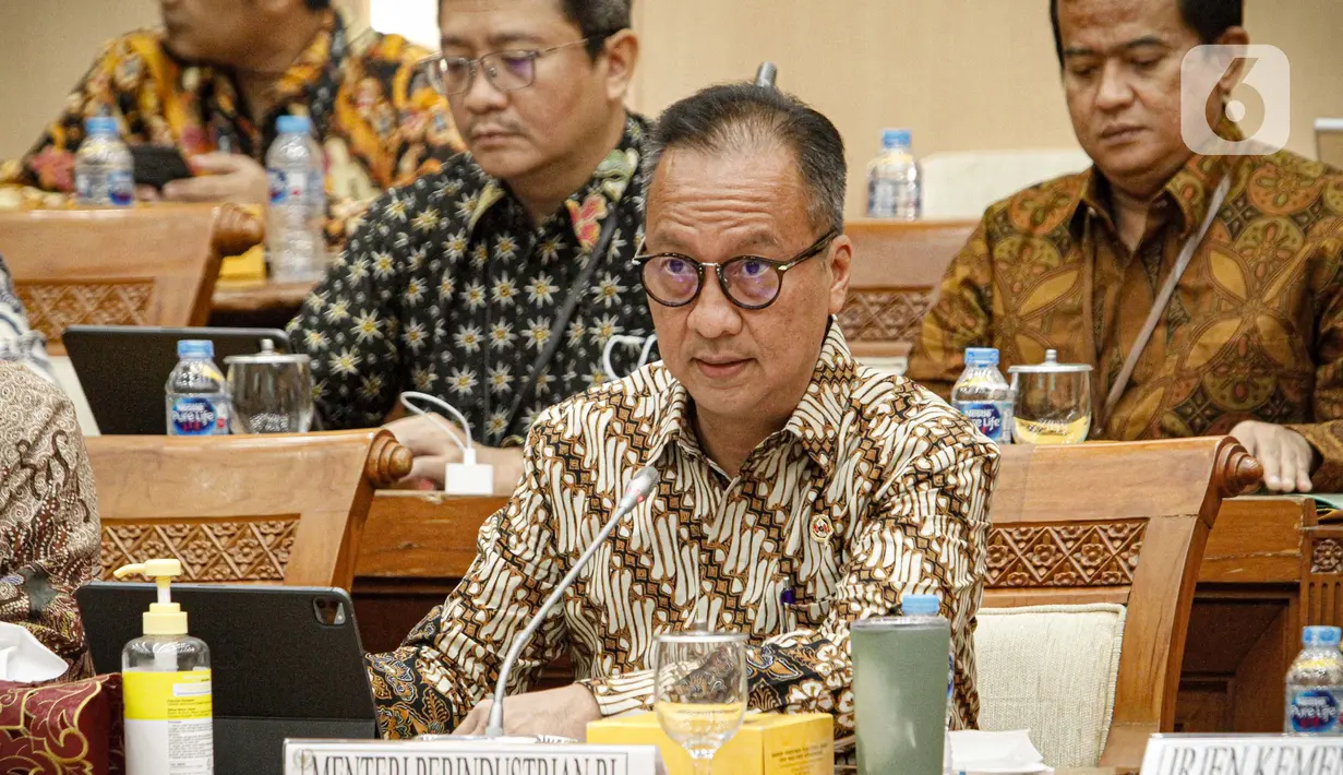 Dan juga didampingi oleh Wakil Ketua Komisi VII DPR RI Eddy Soeparno. (Liputan6.com/Faizal Fanani)