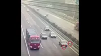 Kawanan kambing menjadi penyebab terjadinya kecelakaan beruntun di jalan tol.