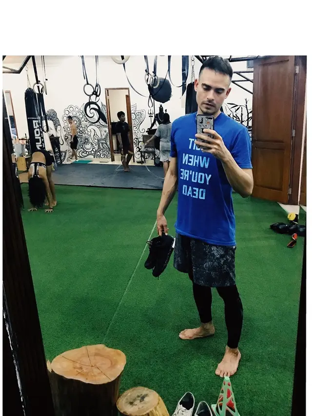 Dikenal Punya Gaya Hidup Sehat, Ini 7 Kenangan Ashraf Sinclair Berolahraga