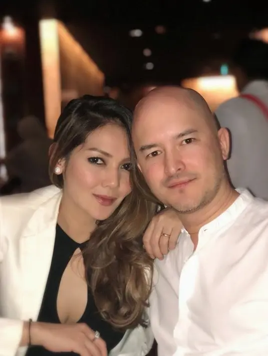 Pisah pada sekitar 2010, Alex kini memiliki pasangan baru bernama Meliana. [instagram.com/melinaatian]