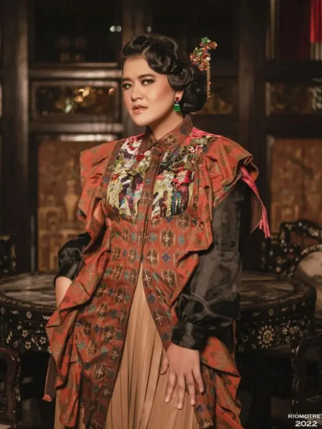 7 Gaya Pemotretan Kahiyang Ayu Jelang Idul Fitri, Tampil Mewah dan Menawan