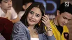 Prilly Latuconsina saat hadir dalam konferensi pers peluncuran trailer Danur 2: Maddah di Jakarta, Selasa (6/2). Rumah produksi MD Pictures resmi merilis trailer Danur 2: Maddah. (Liputan6.com/geekimages)